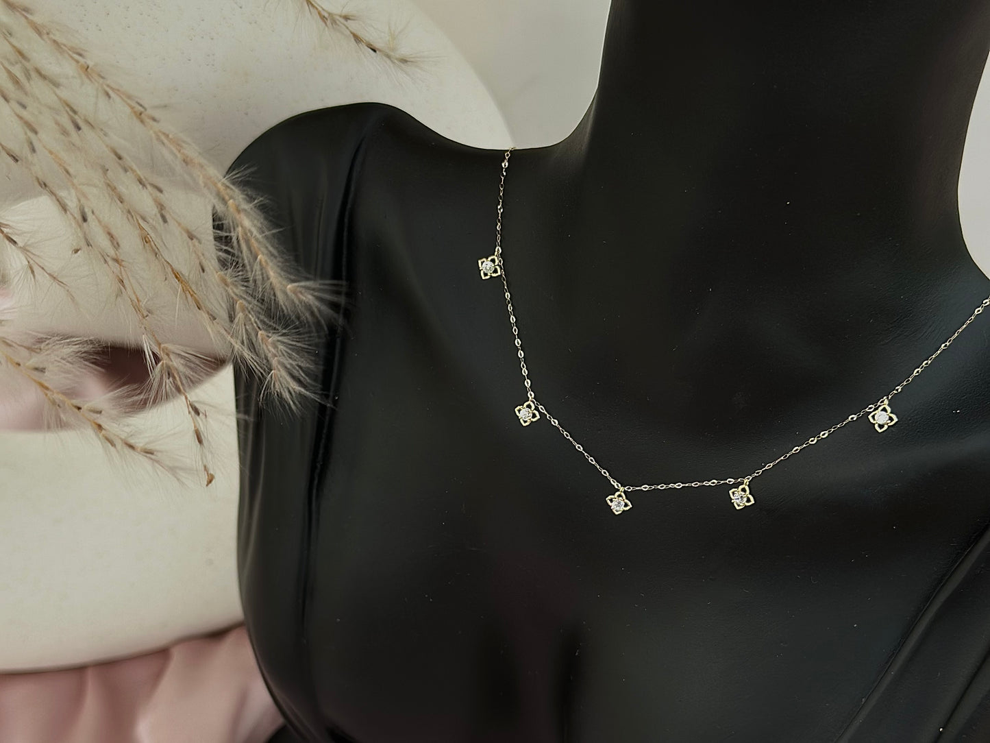 CLOVER STATION NECKLACE